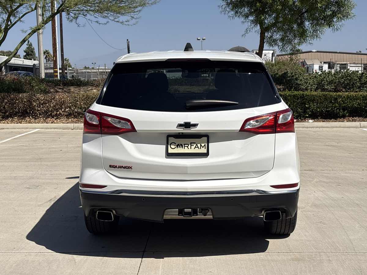 Photo 4 of this Chevrolet Equinox