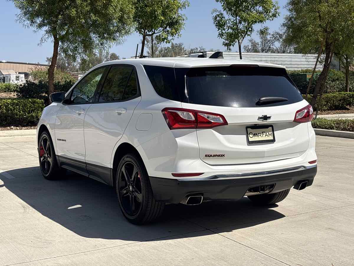 Photo 5 of this Chevrolet Equinox