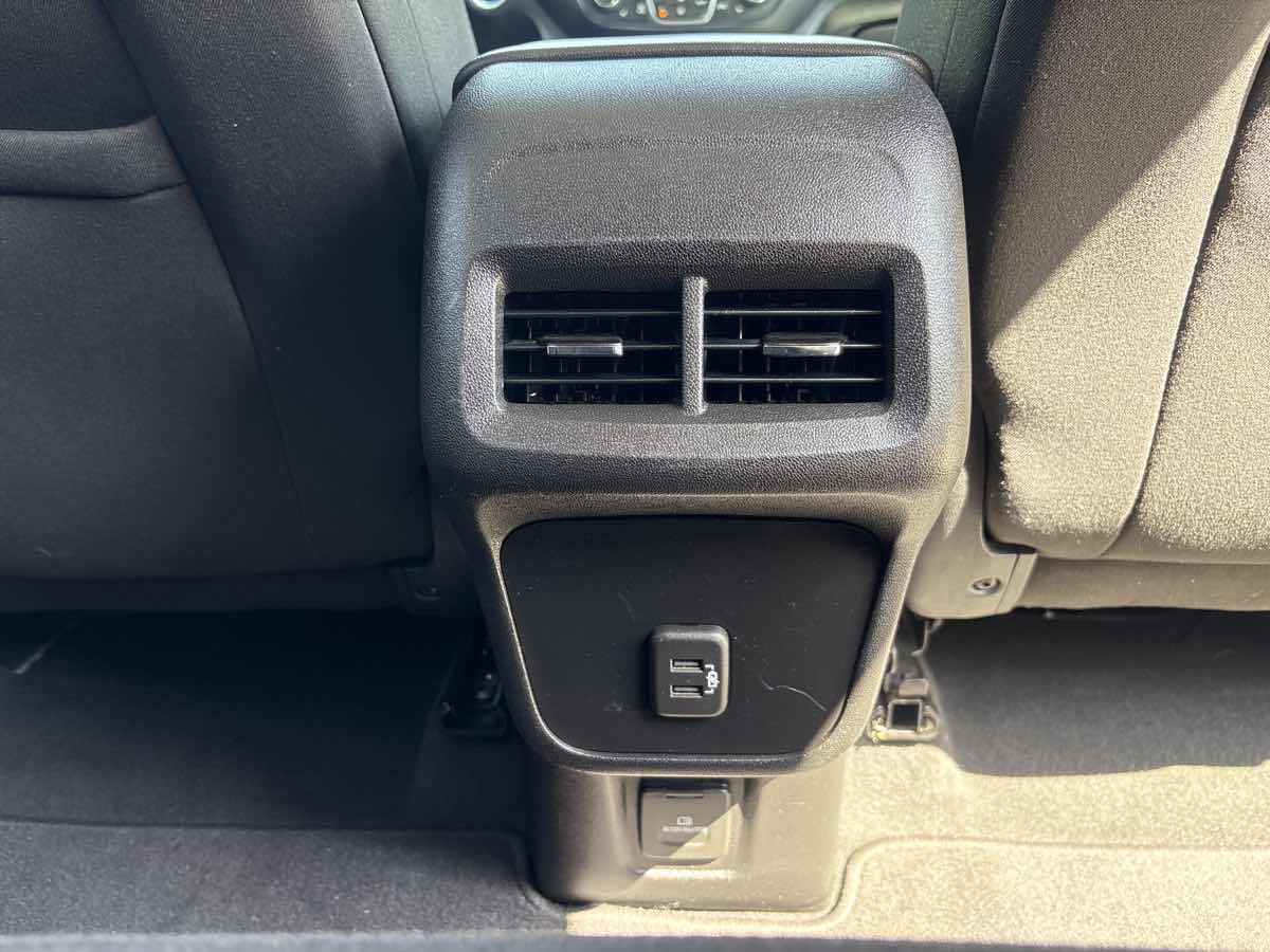 Photo 15 of this Chevrolet Equinox