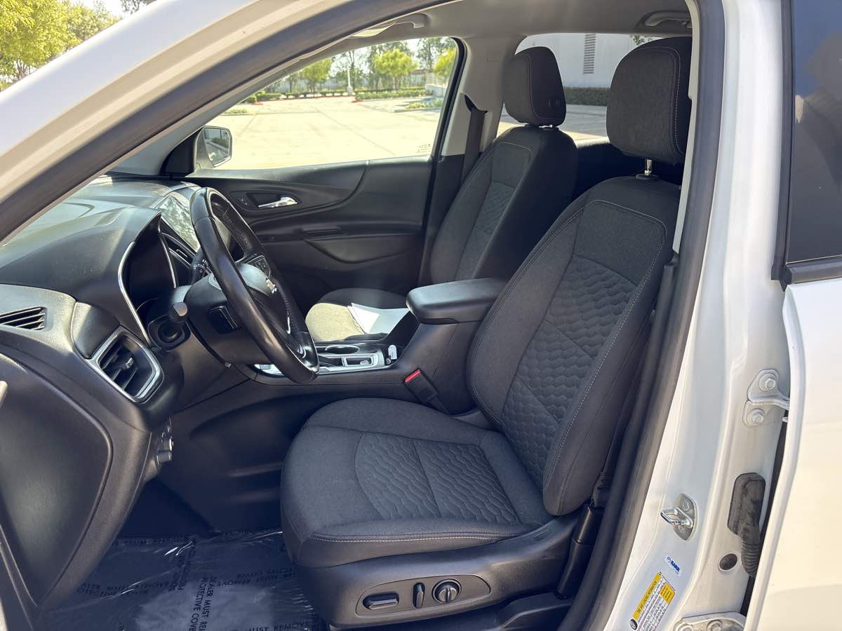 Photo 20 of this Chevrolet Equinox