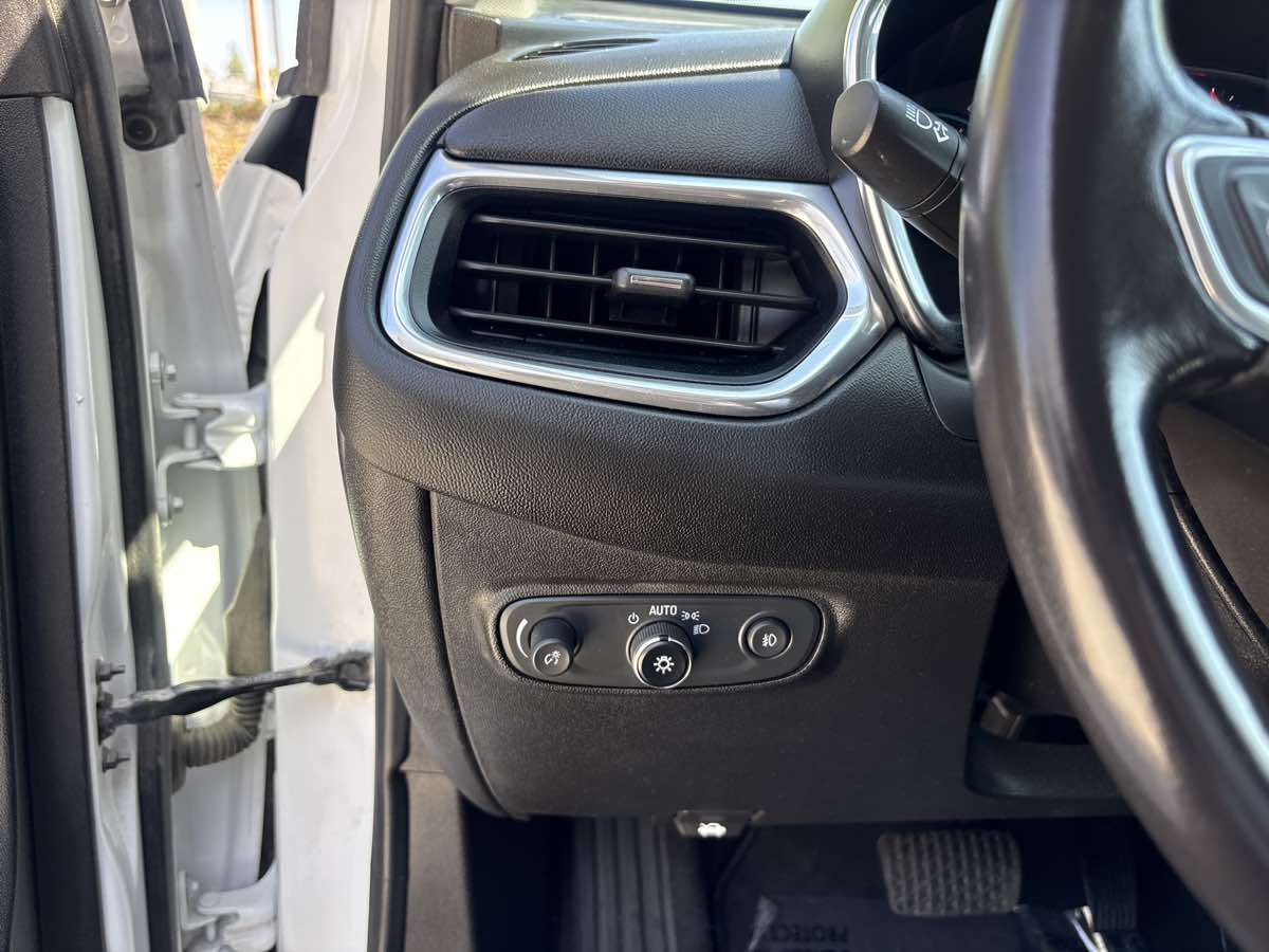Photo 21 of this Chevrolet Equinox