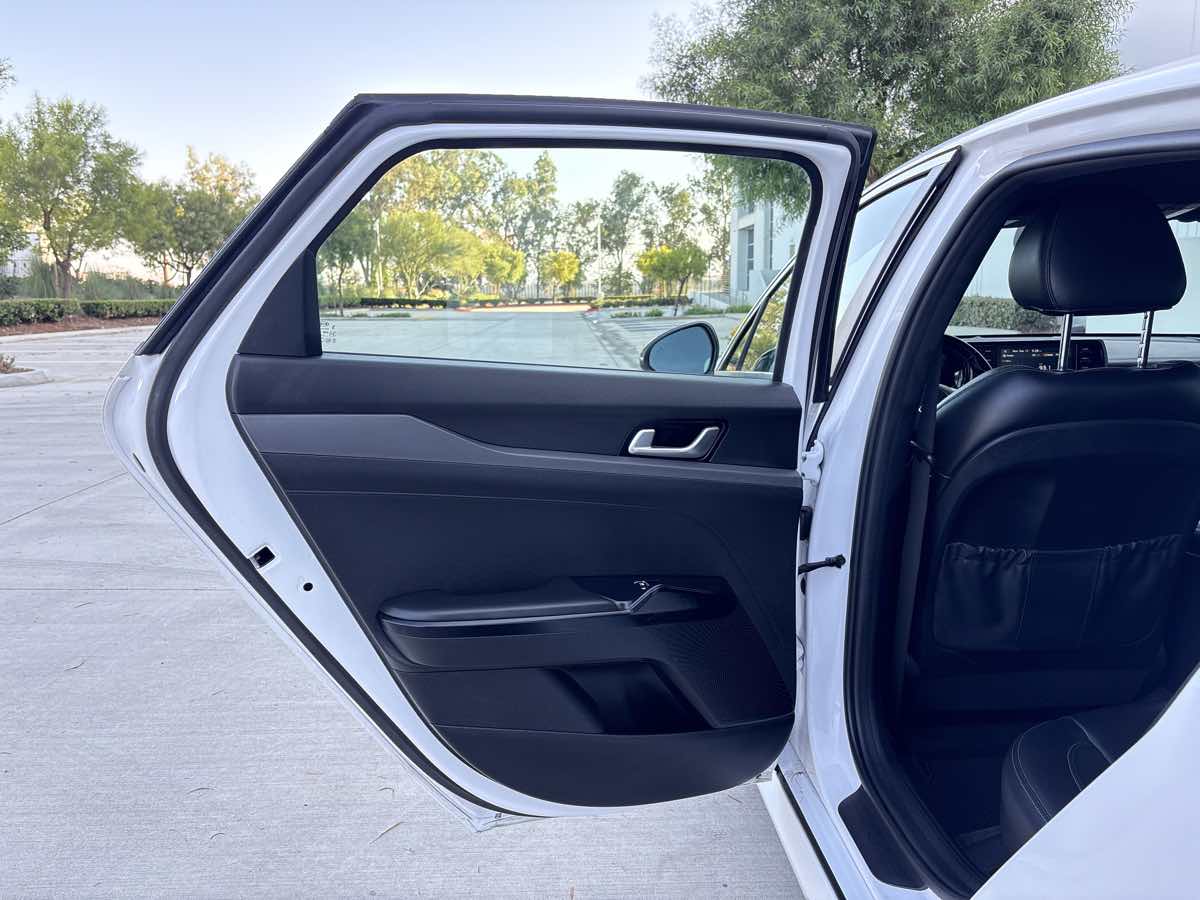 Photo 11 of this Kia K5