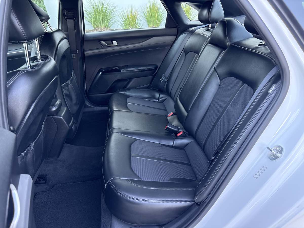 Photo 12 of this Kia K5