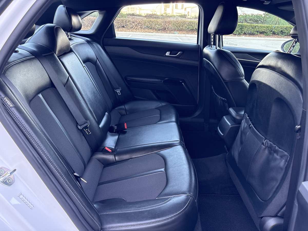 Photo 14 of this Kia K5