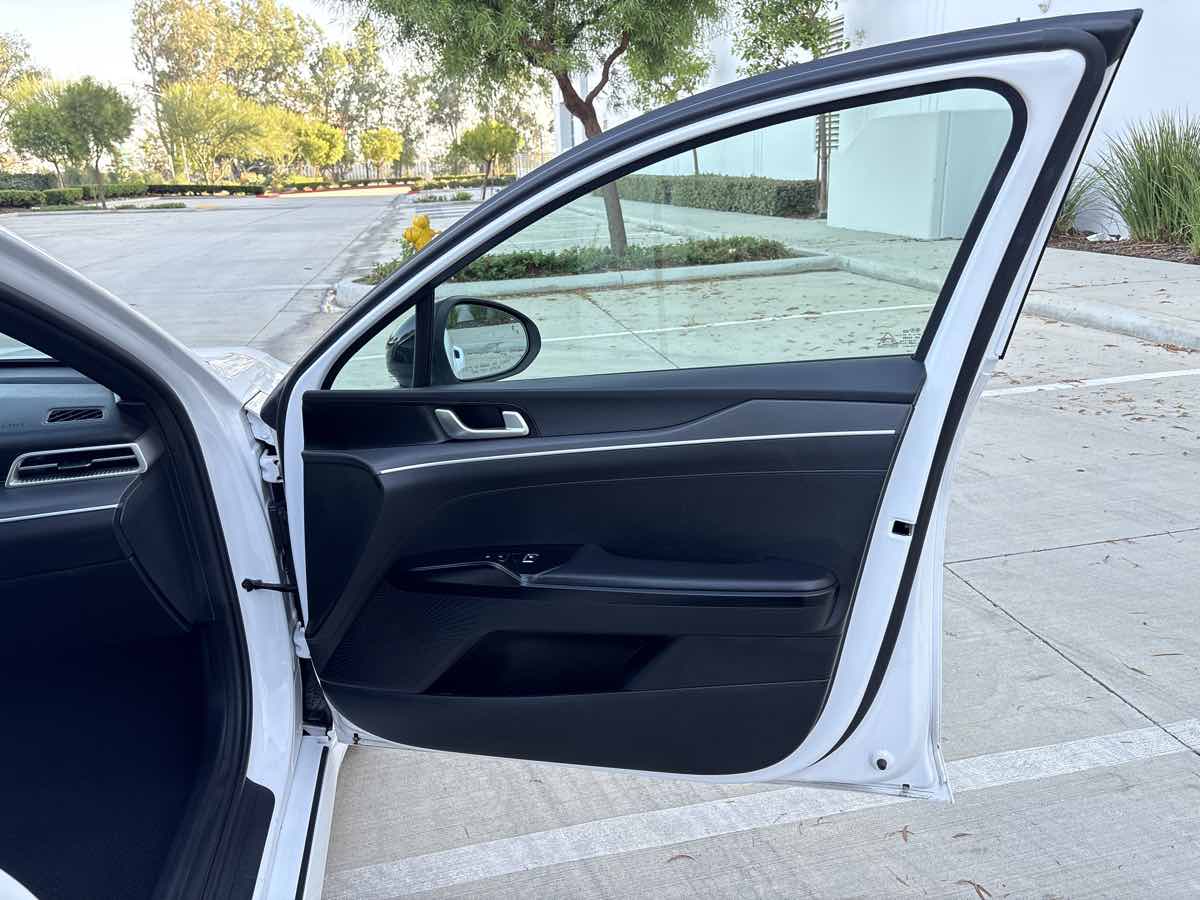 Photo 15 of this Kia K5