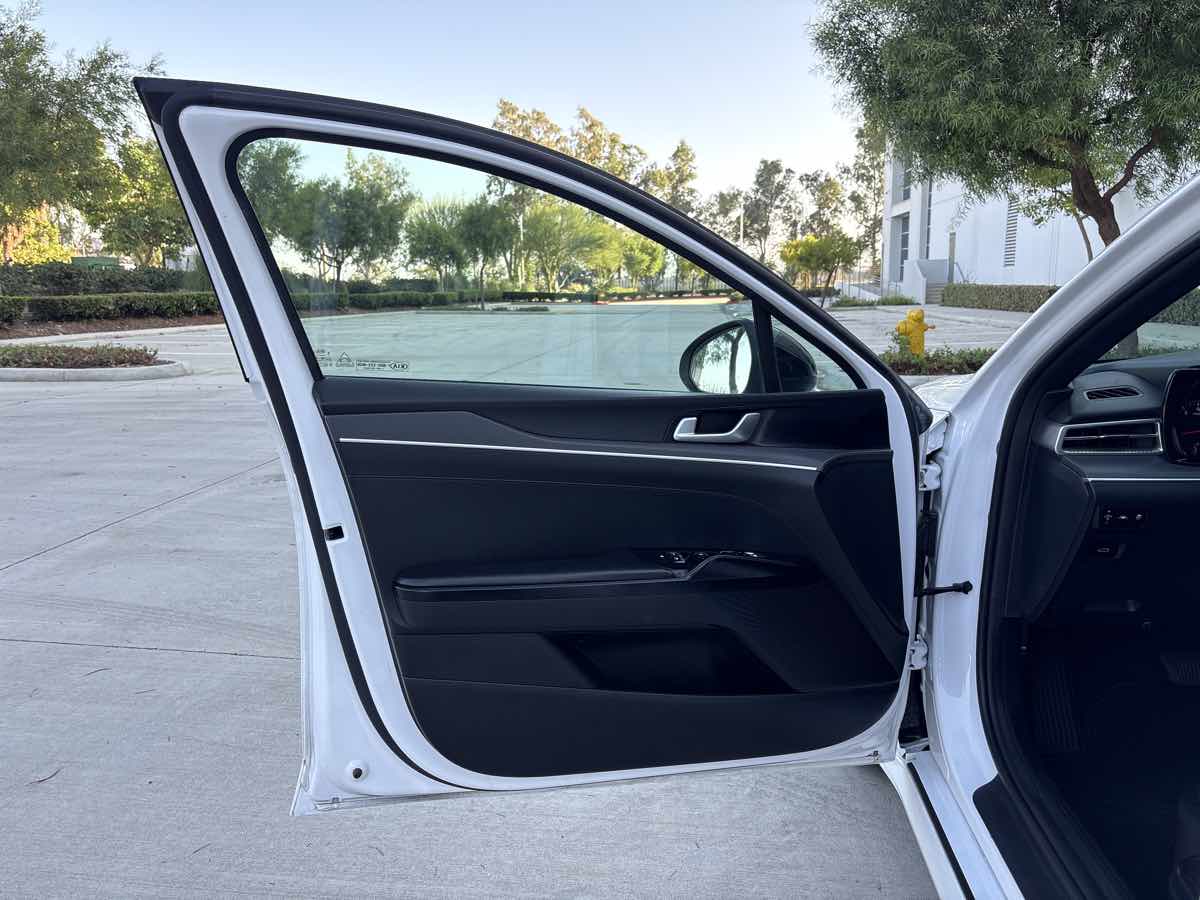 Photo 18 of this Kia K5