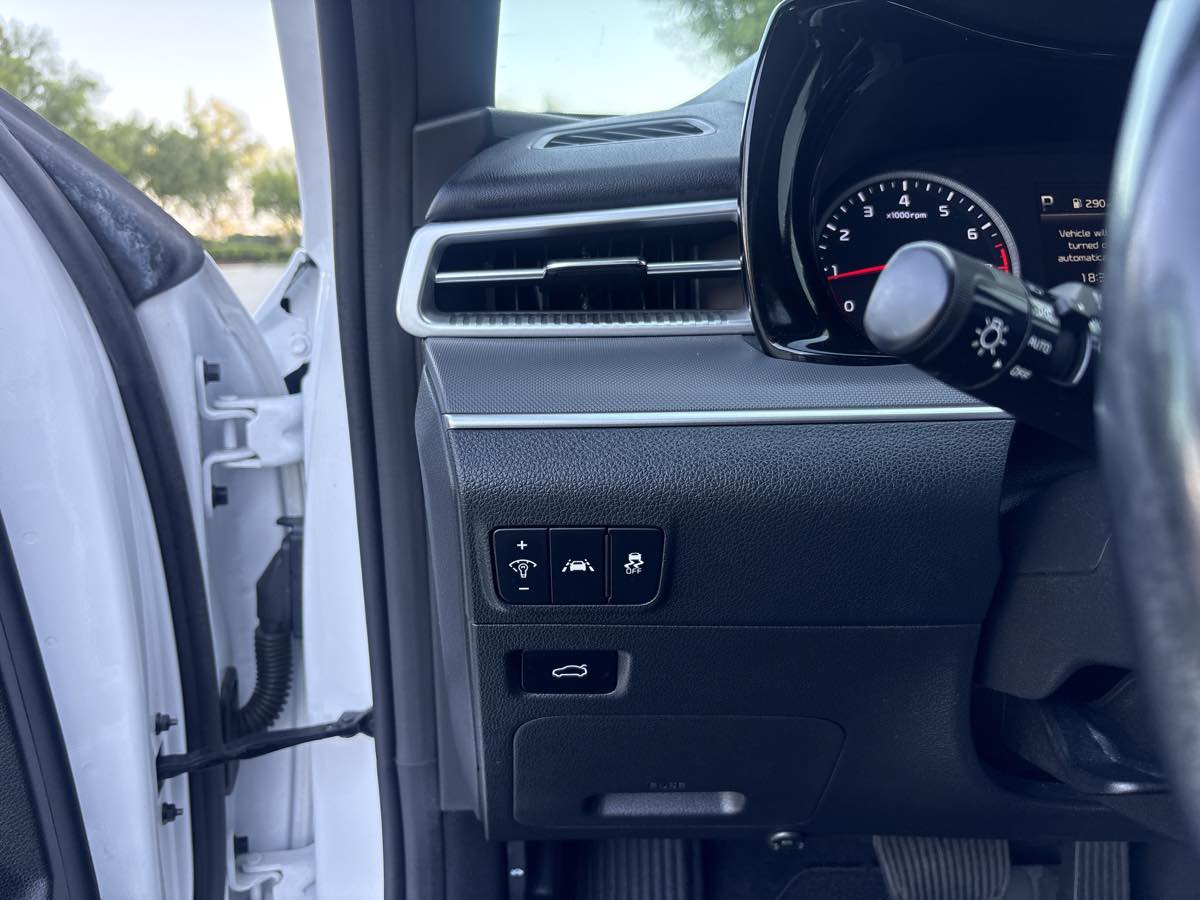Photo 20 of this Kia K5