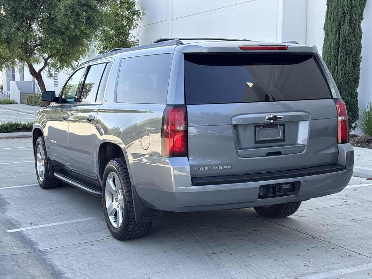 Photo 5 of this Chevrolet Suburban