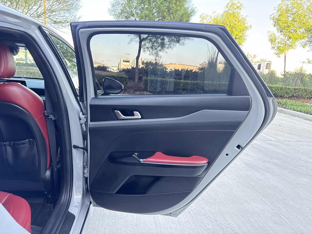 Photo 13 of this Kia K5