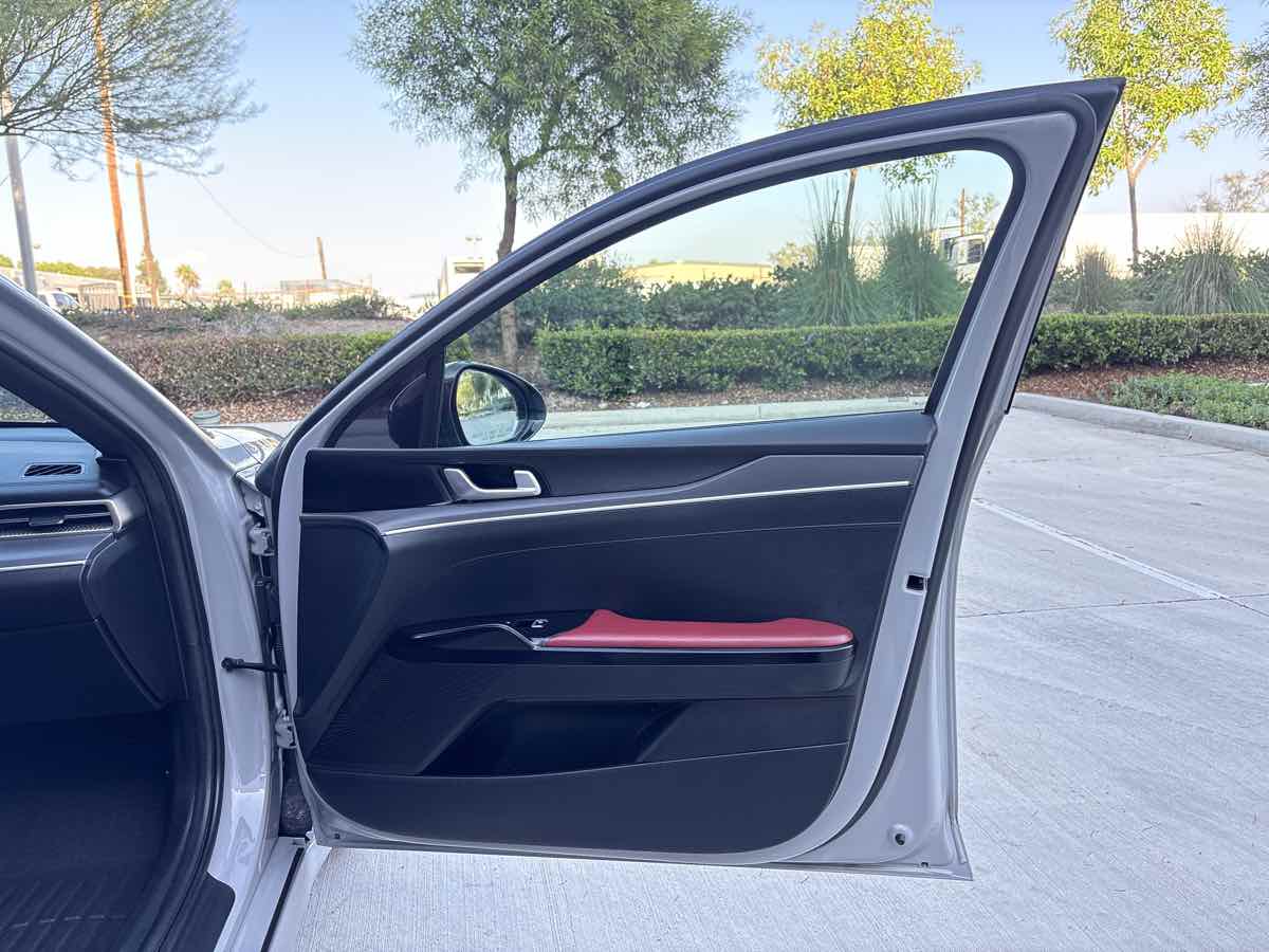 Photo 15 of this Kia K5