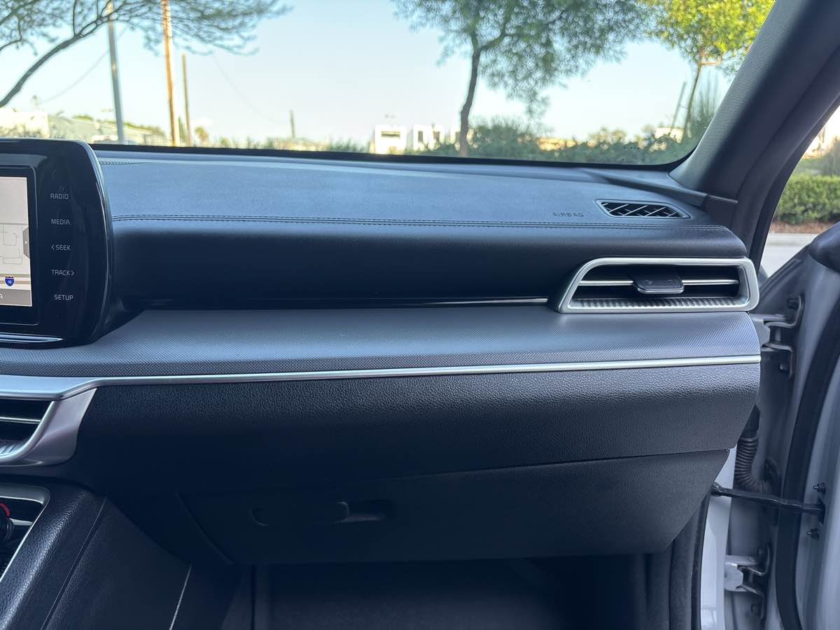 Photo 17 of this Kia K5