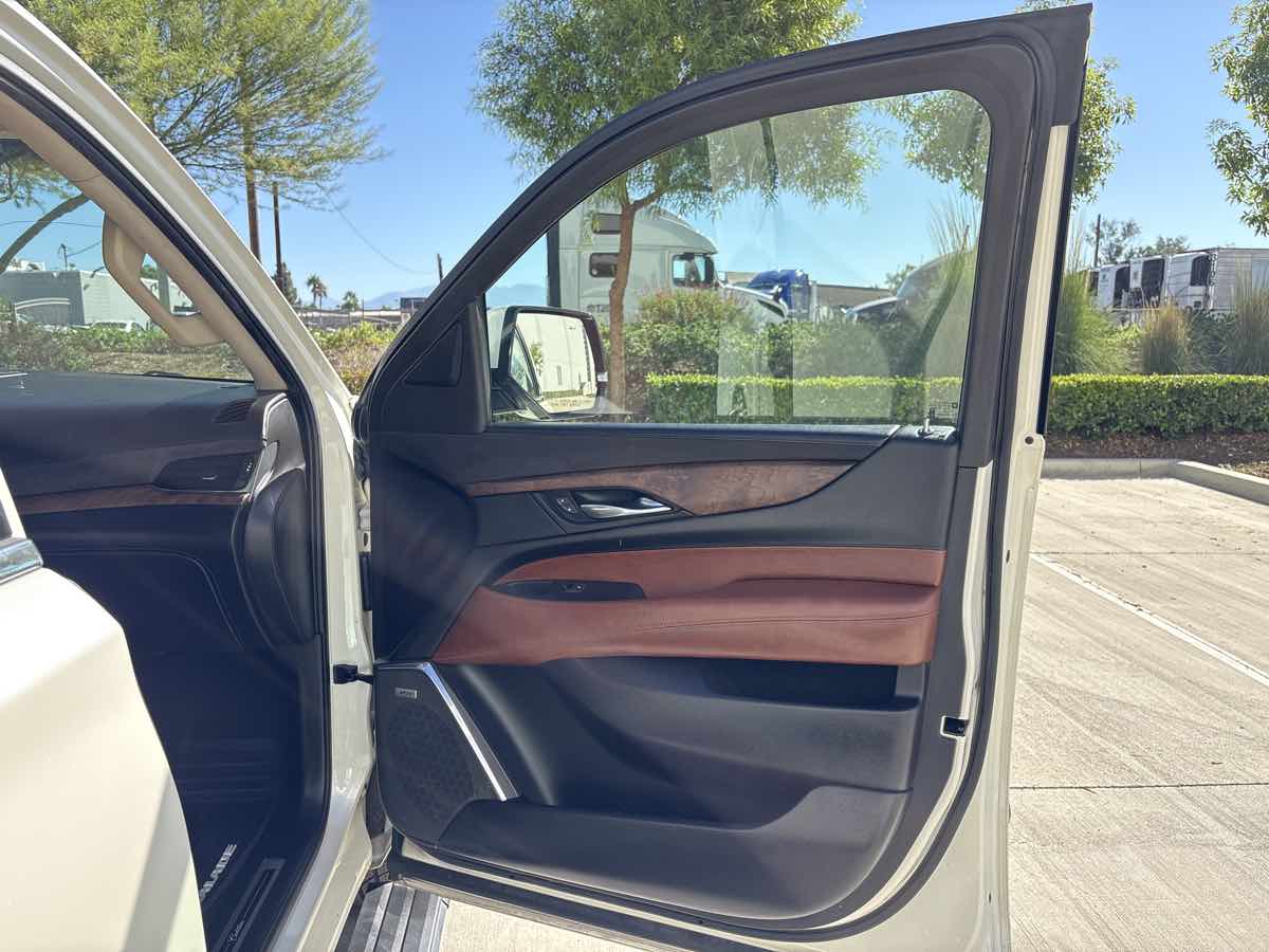 Photo 19 of this Cadillac Escalade ESV