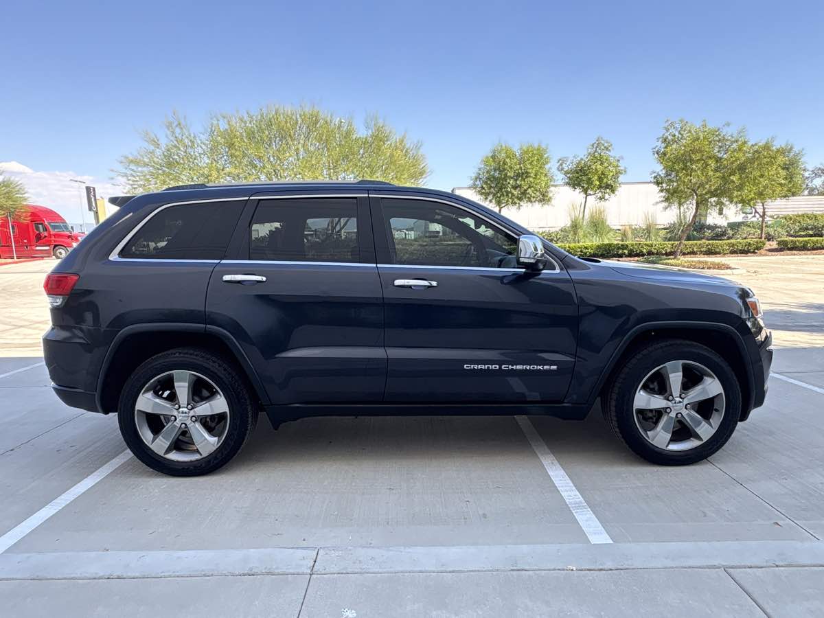 Photo 2 of this Jeep Grand Cherokee