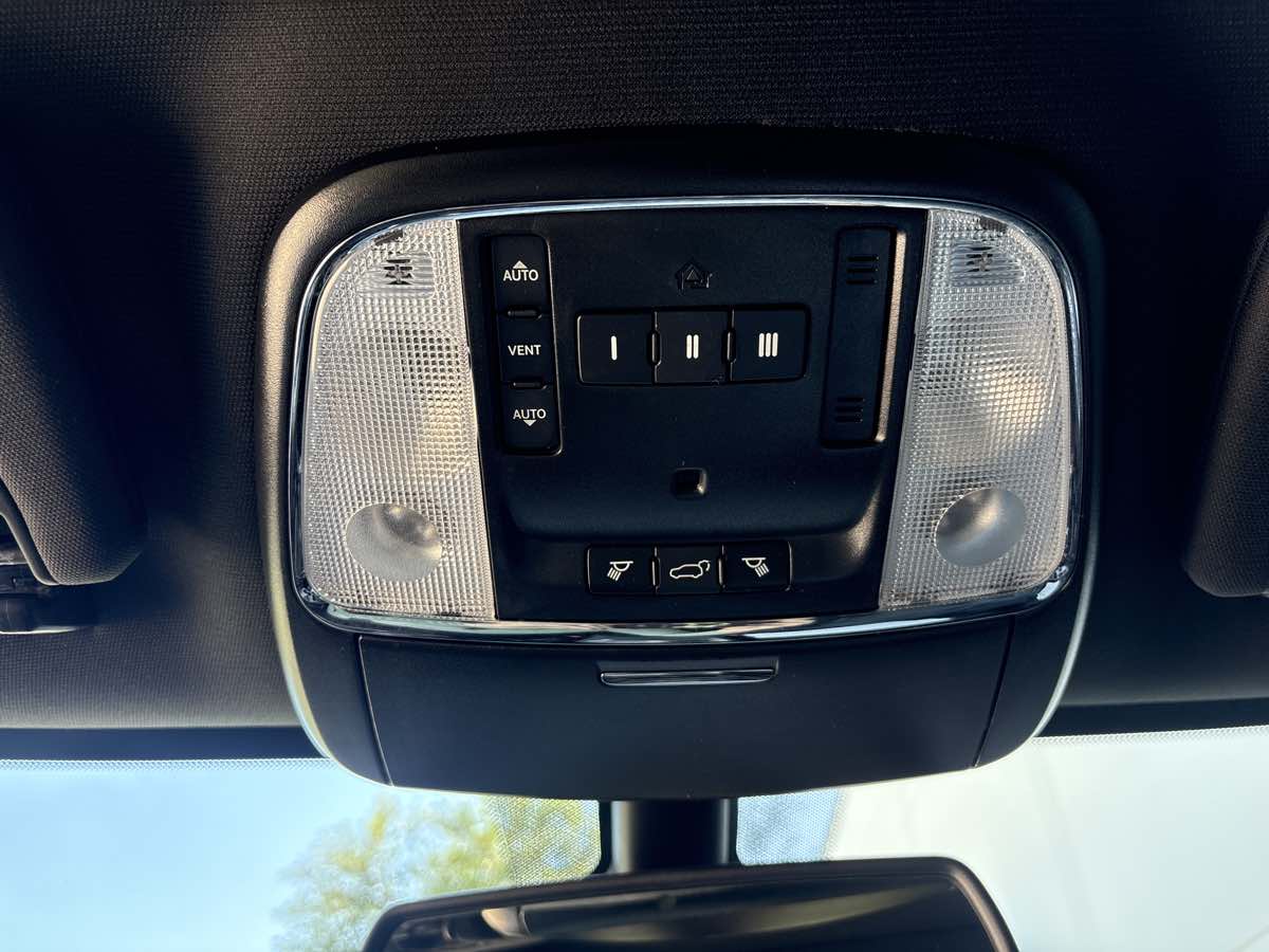 Photo 26 of this Jeep Grand Cherokee