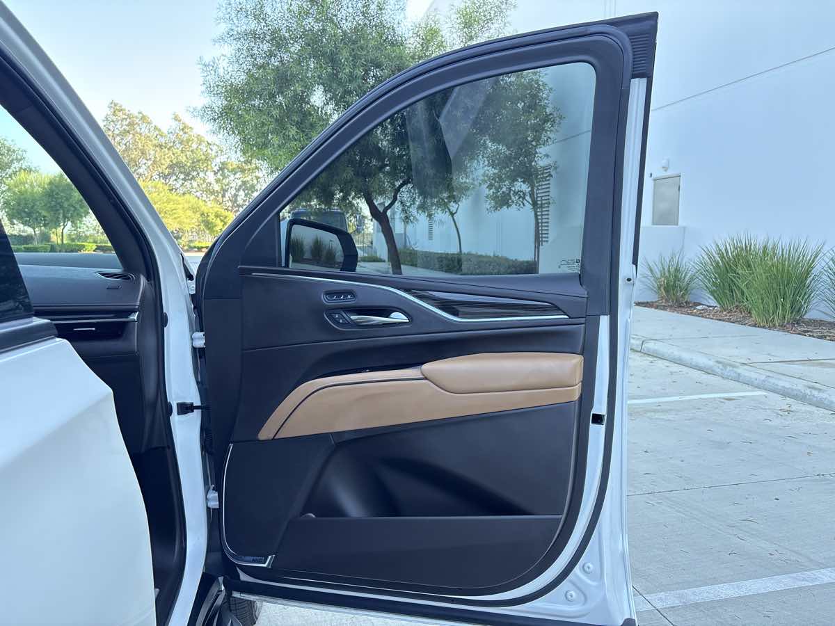 Photo 17 of this Cadillac Escalade