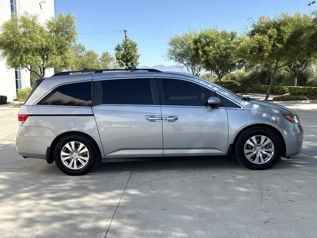 Photo 2 of this Honda Odyssey