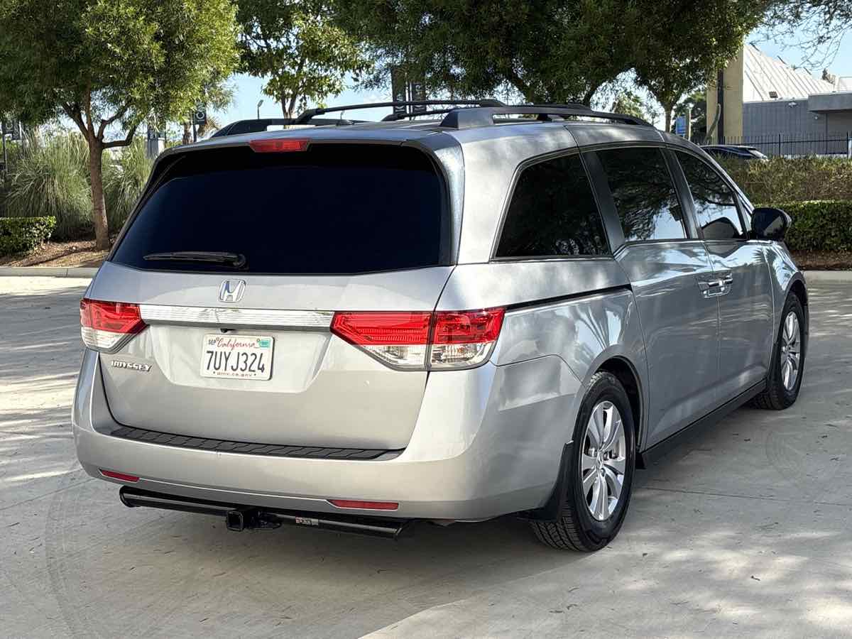 Photo 3 of this Honda Odyssey