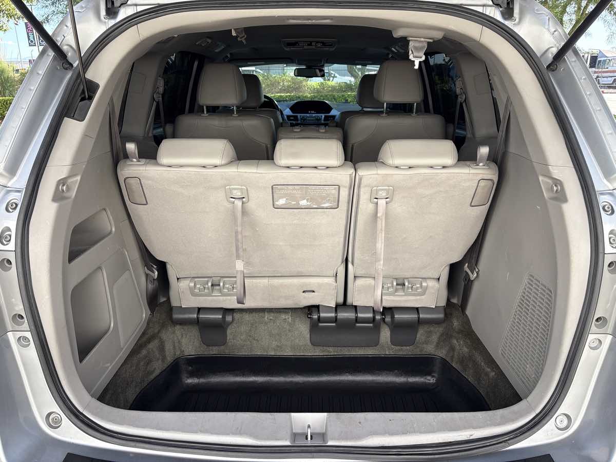 Photo 10 of this Honda Odyssey