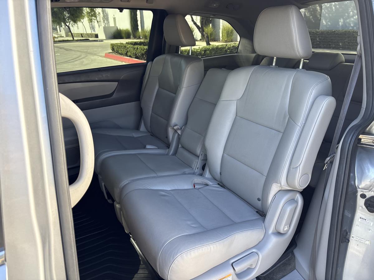 Photo 11 of this Honda Odyssey