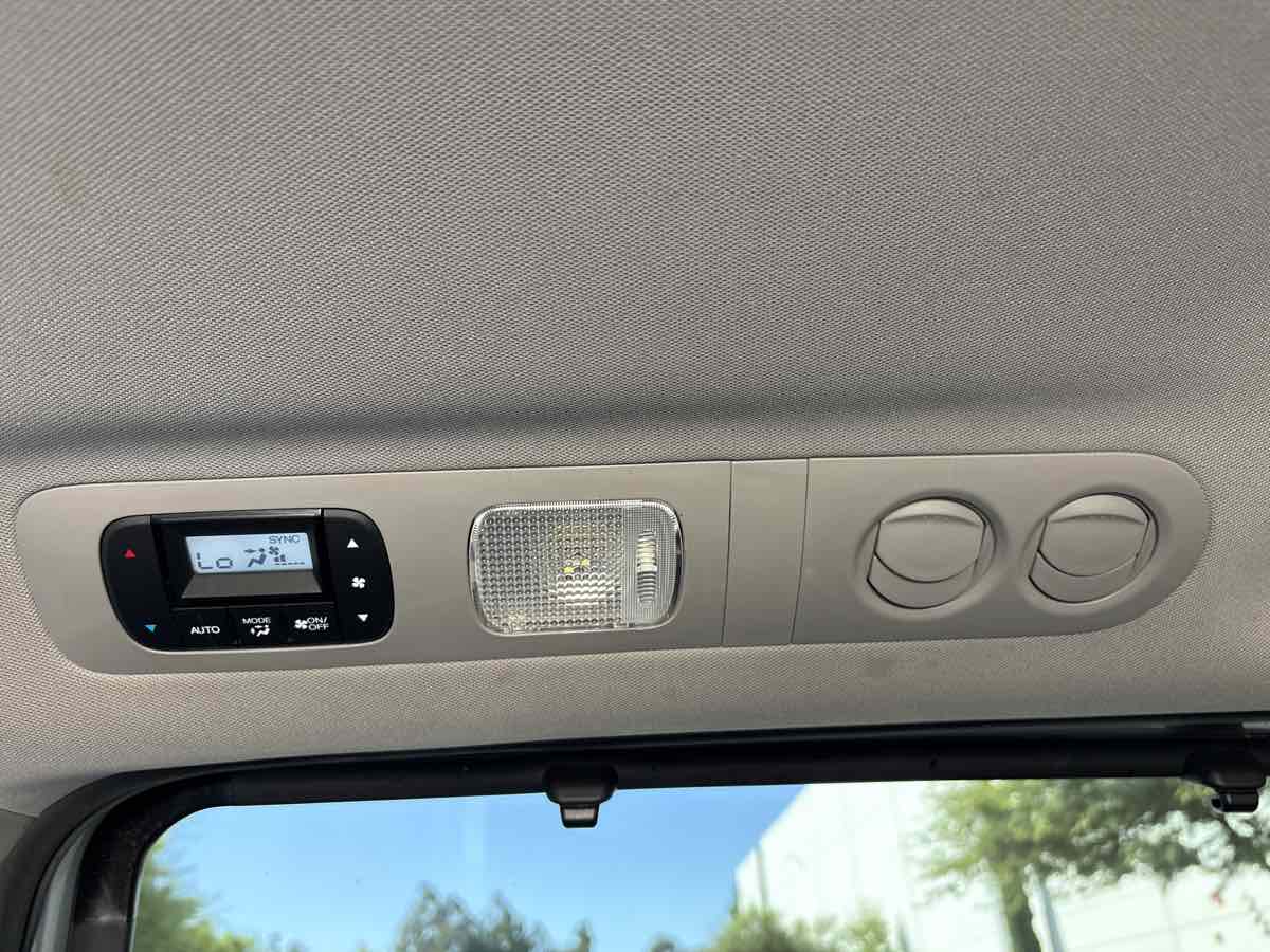 Photo 14 of this Honda Odyssey