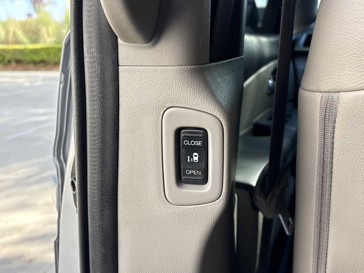 Photo 15 of this Honda Odyssey