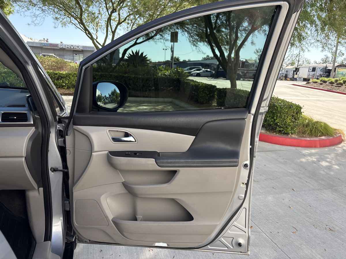 Photo 18 of this Honda Odyssey