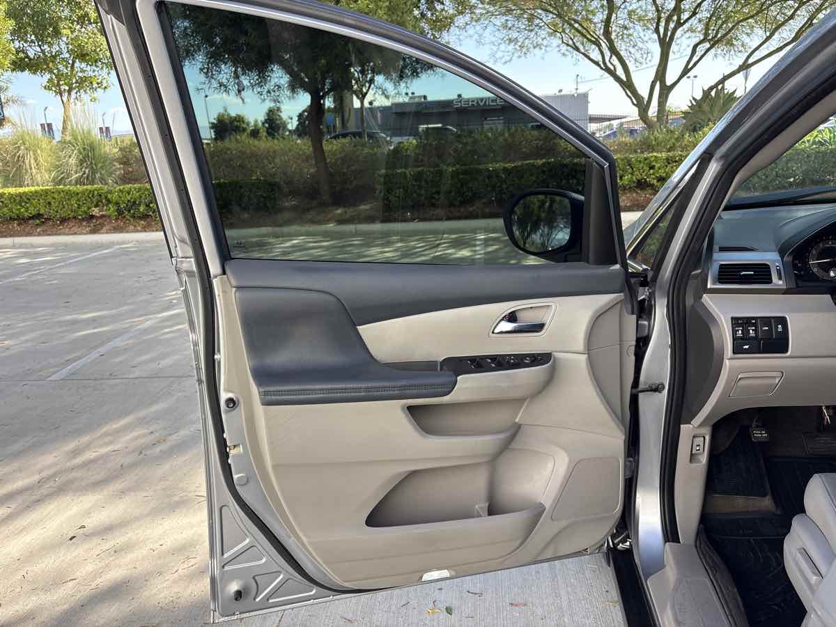 Photo 21 of this Honda Odyssey