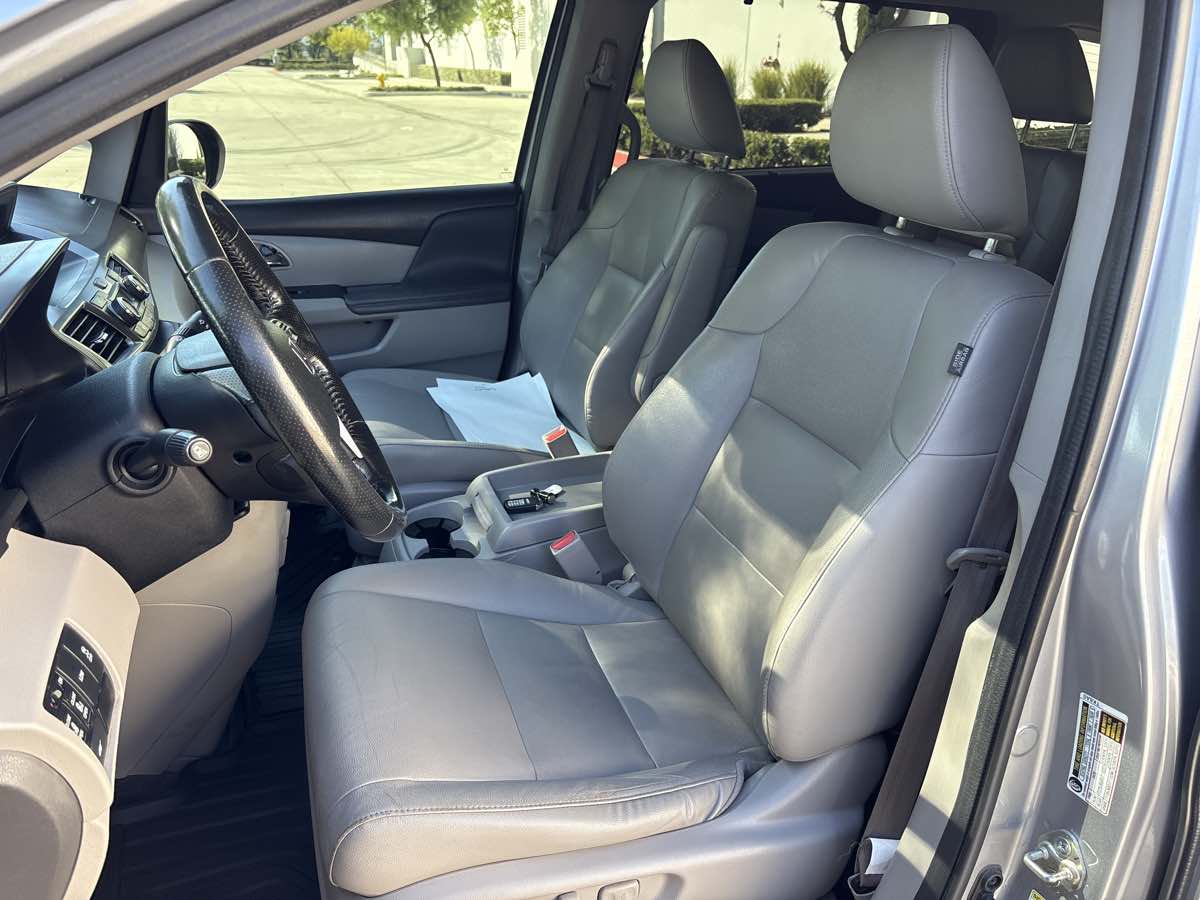 Photo 22 of this Honda Odyssey