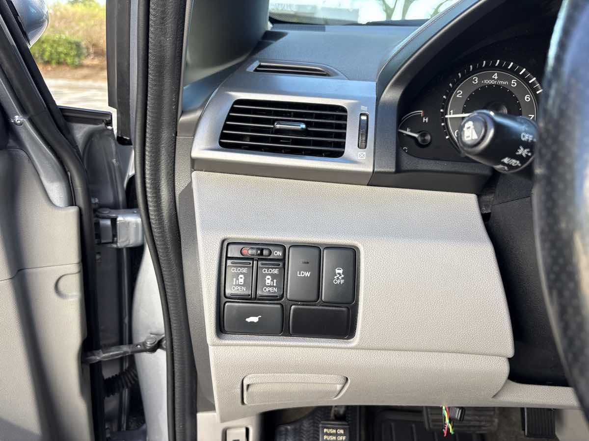 Photo 23 of this Honda Odyssey