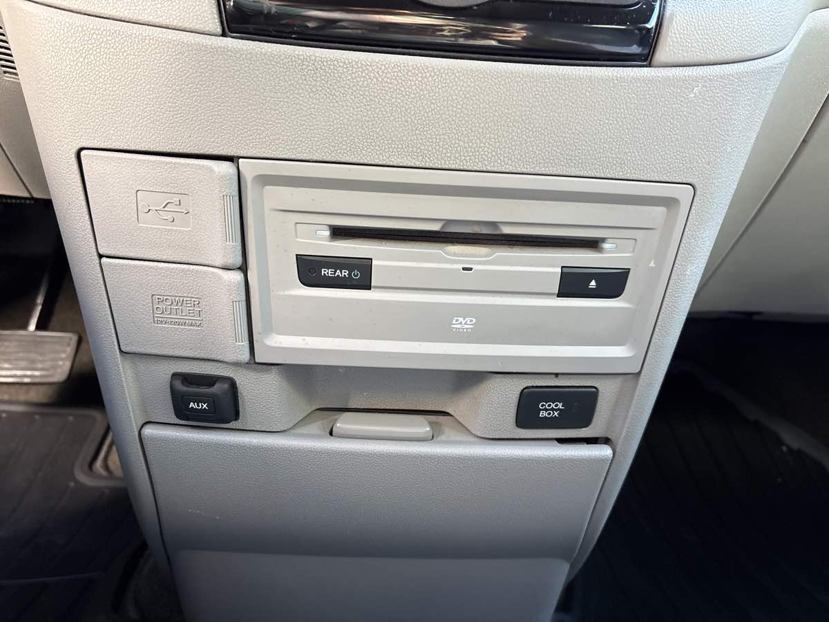 Photo 29 of this Honda Odyssey