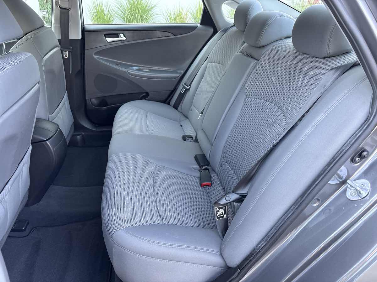Photo 12 of this Hyundai Sonata