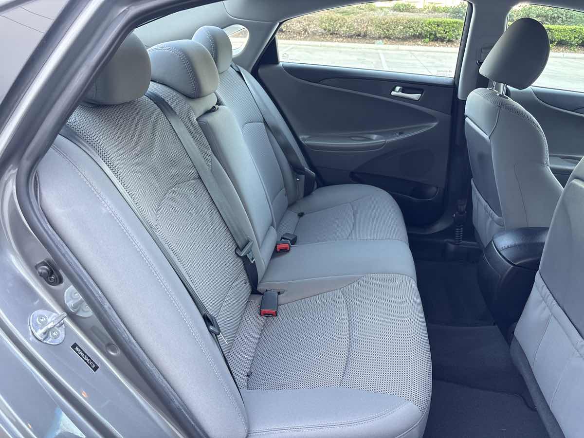 Photo 14 of this Hyundai Sonata