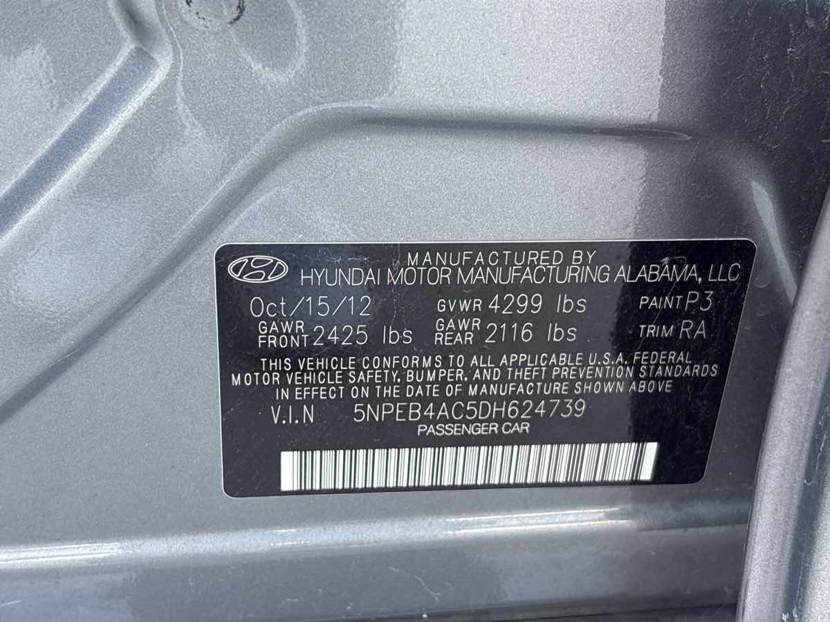 Photo 27 of this Hyundai Sonata