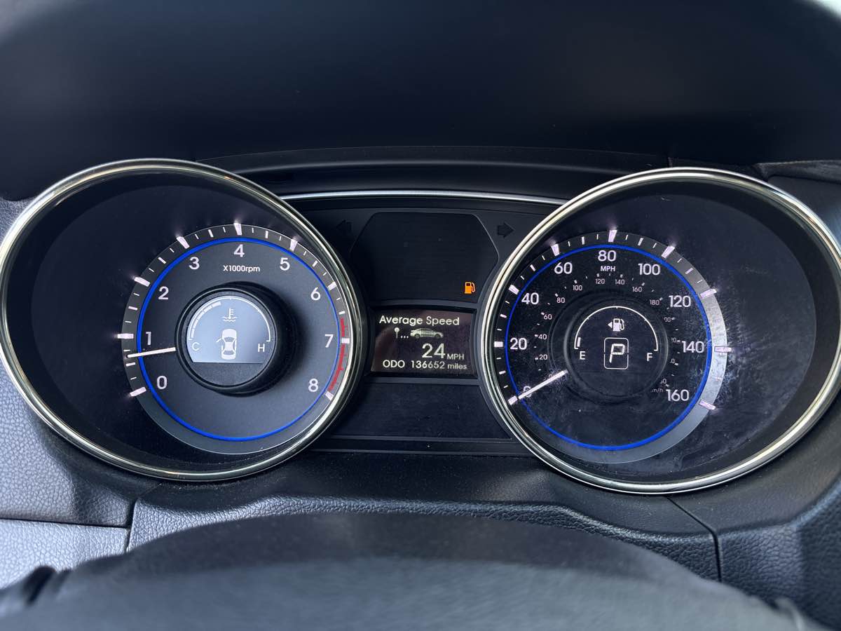 Photo 22 of this Hyundai Sonata