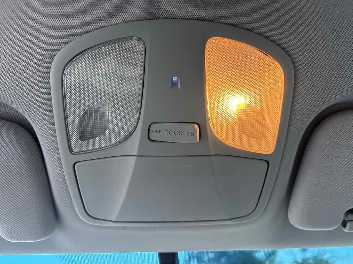 Photo 25 of this Hyundai Sonata