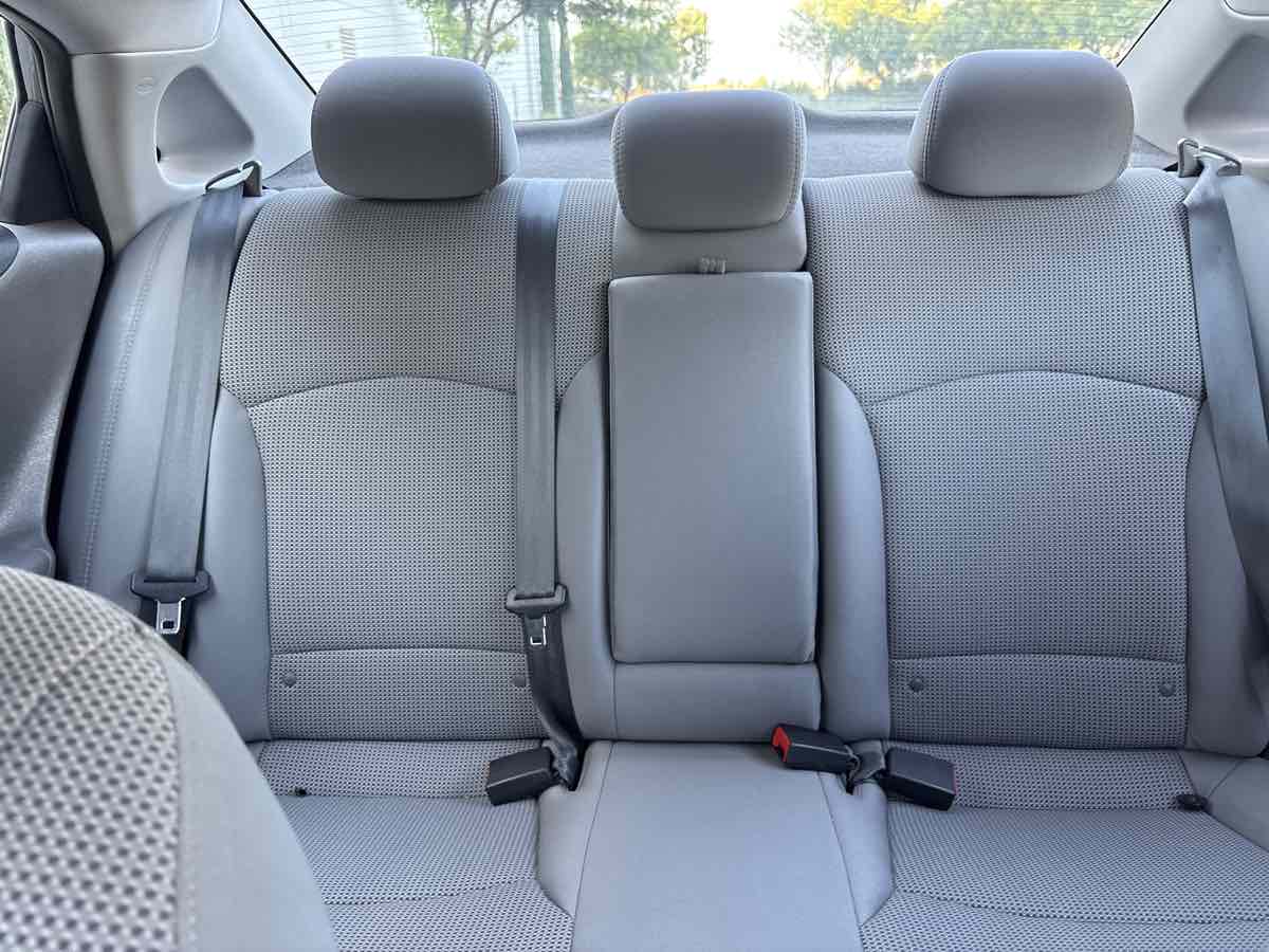 Photo 26 of this Hyundai Sonata