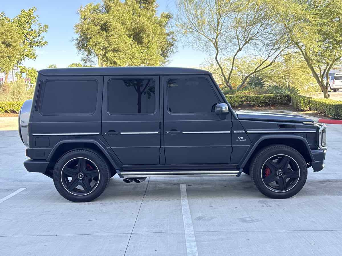 Photo 2 of this Mercedes-Benz G 63
