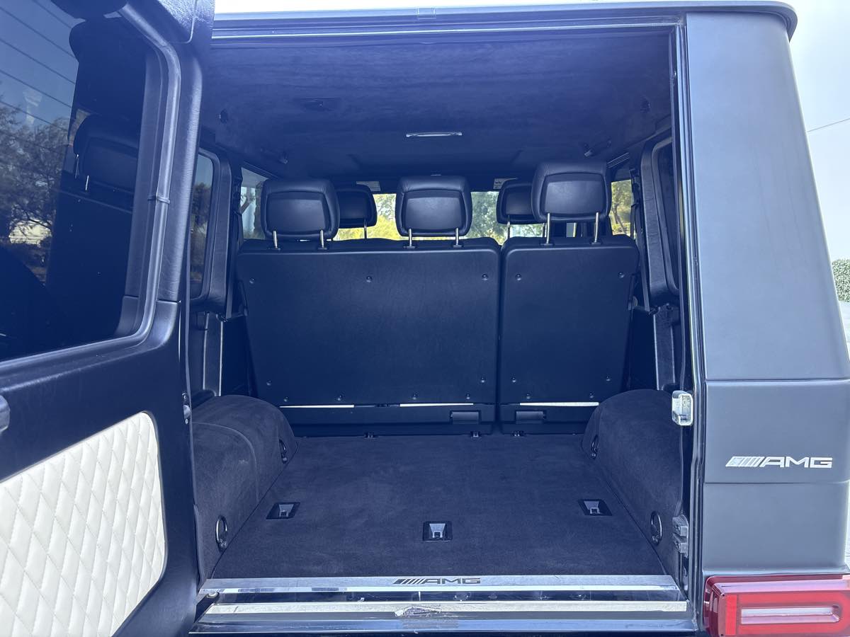 Photo 10 of this Mercedes-Benz G 63