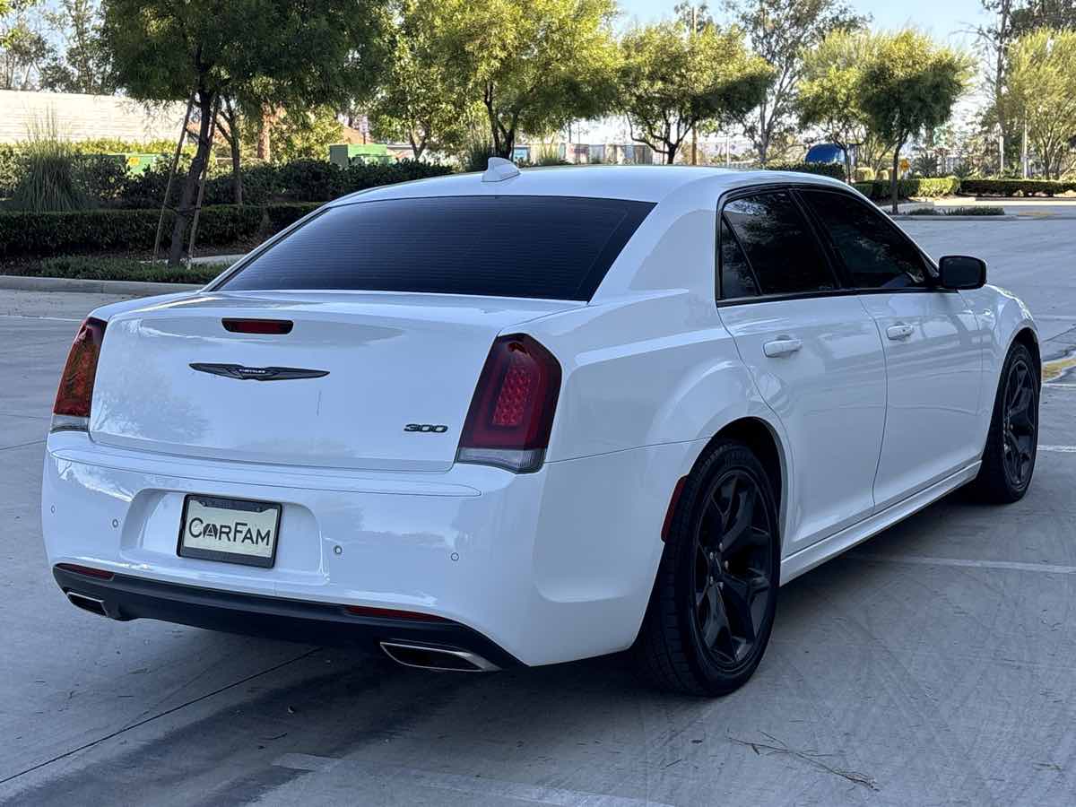 Photo 3 of this Chrysler 300