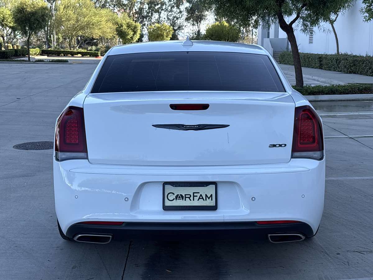 Photo 4 of this Chrysler 300