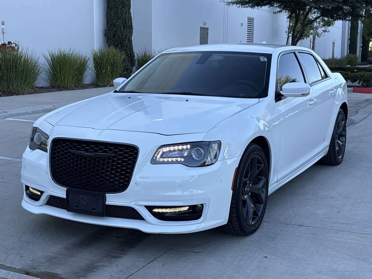 Photo 7 of this Chrysler 300