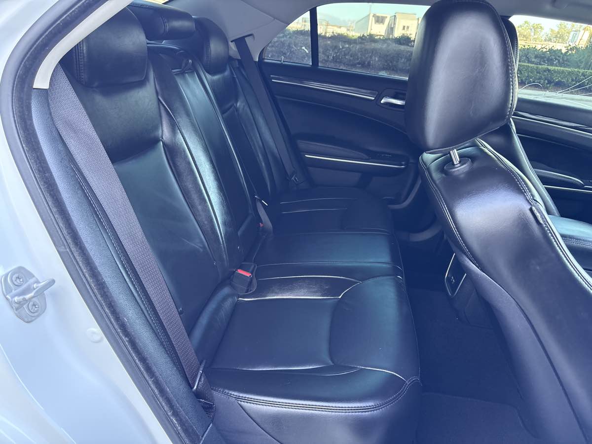 Photo 14 of this Chrysler 300