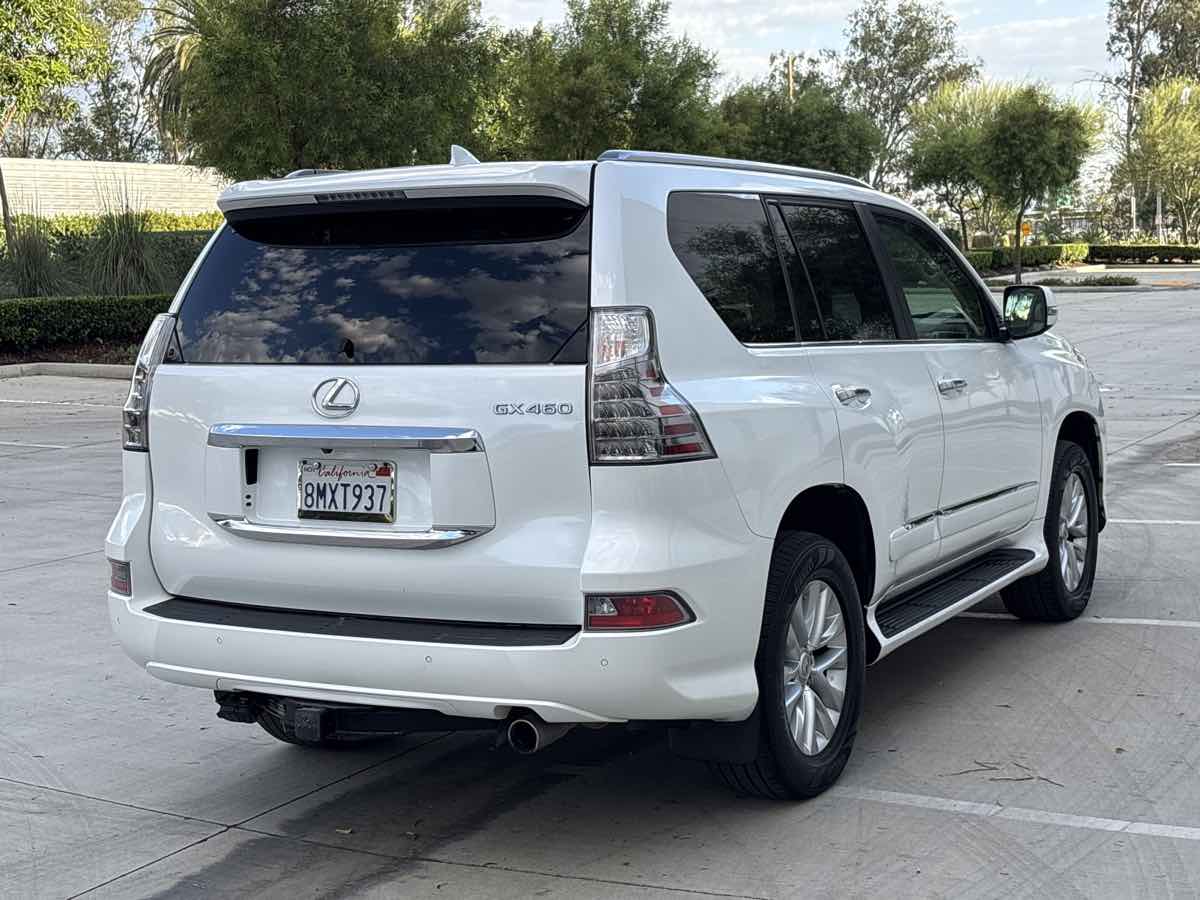 Photo 3 of this Lexus GX 460