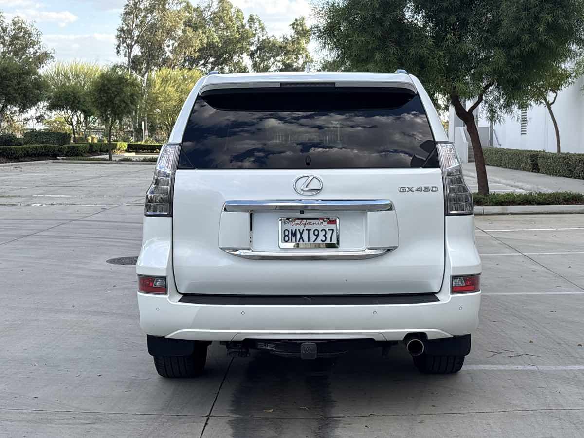 Photo 4 of this Lexus GX 460