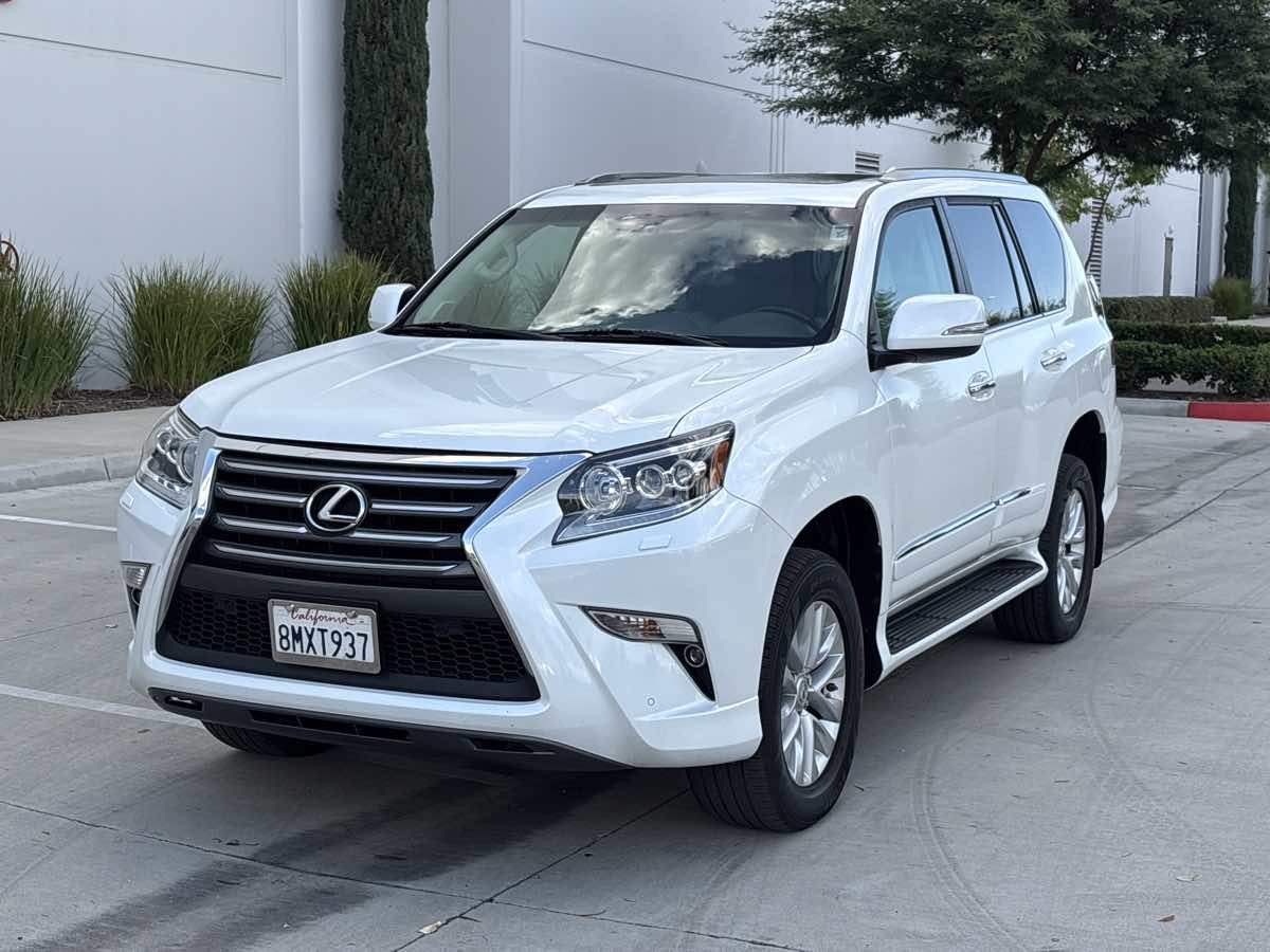 Photo 7 of this Lexus GX 460