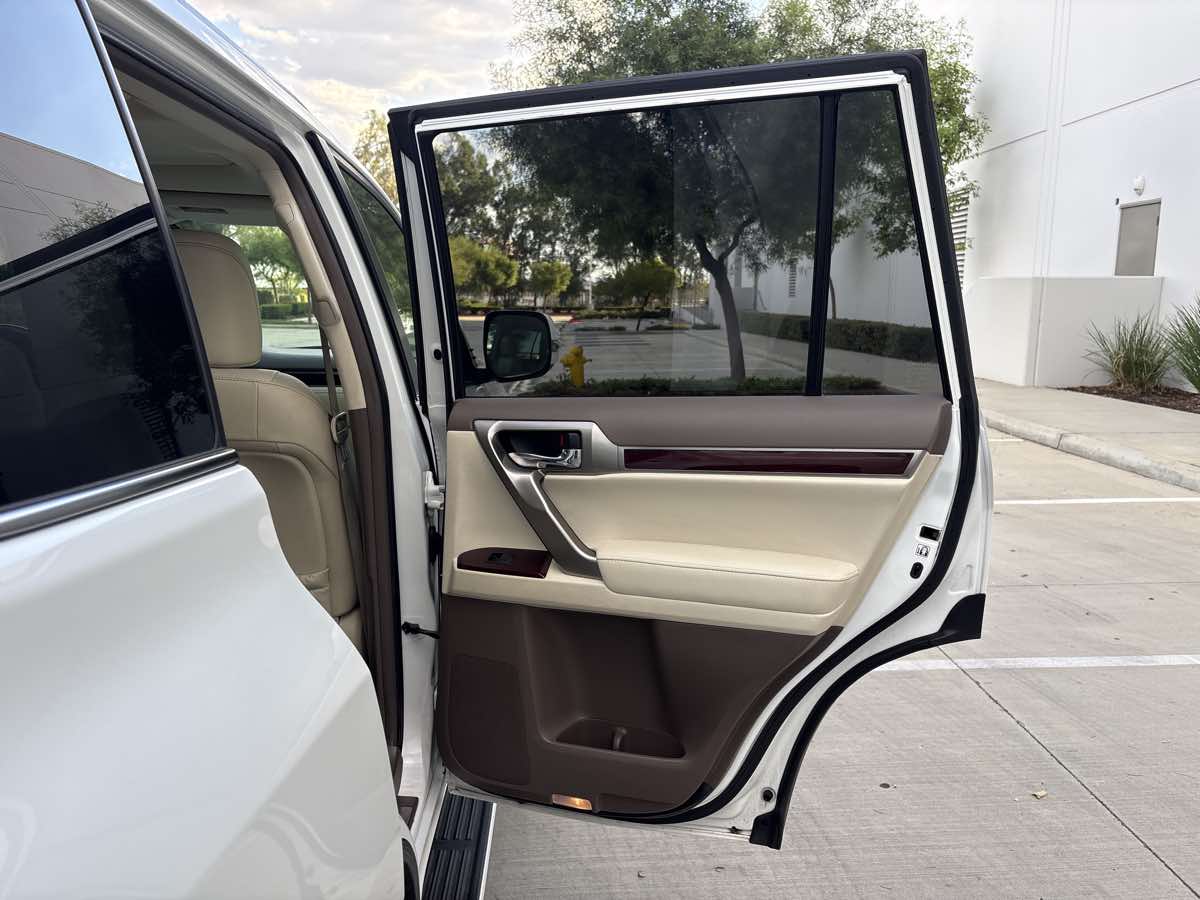 Photo 14 of this Lexus GX 460