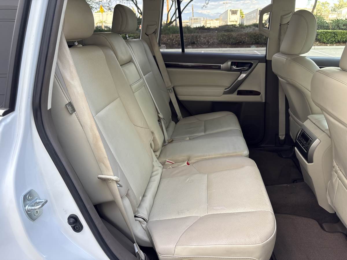 Photo 15 of this Lexus GX 460