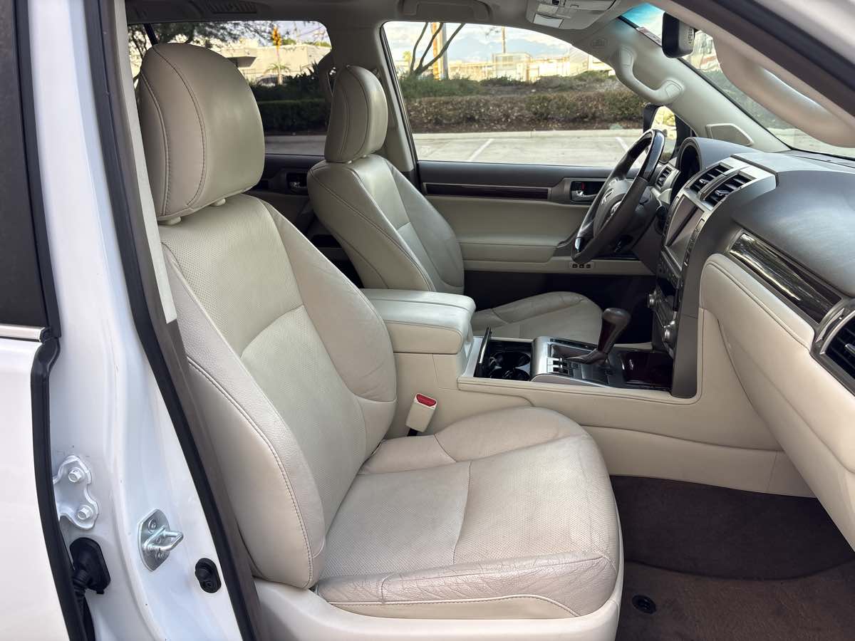 Photo 18 of this Lexus GX 460
