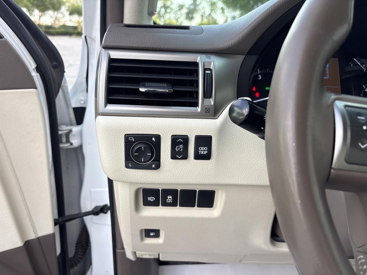Photo 21 of this Lexus GX 460