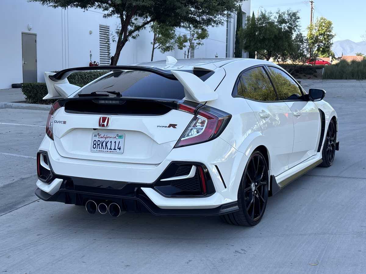 Photo 3 of this Honda Civic Type R
